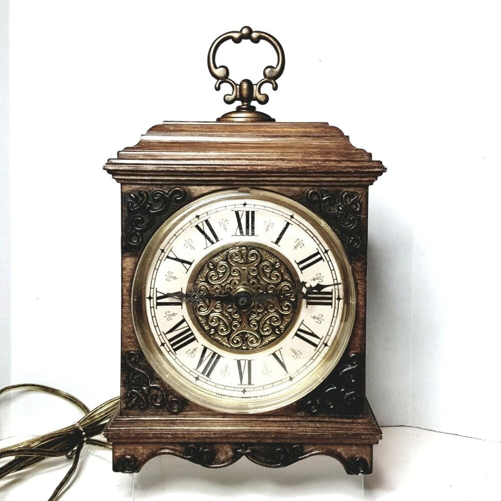 Vintage SPARTUS Electric Kitchen Wall Clock 9" x 6" Works super quiet mantle